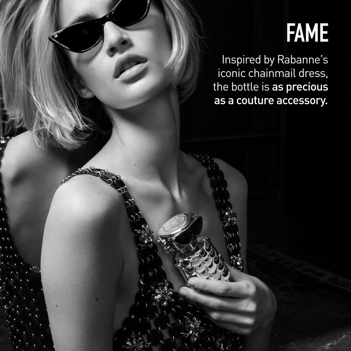 Parfum Fame de Rabanne dans un cadre festif avec accessoires