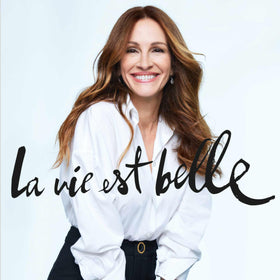 Parfum Lancôme La Vie Est Belle Iris Absolu sur fond élégant