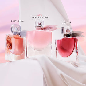 Parfum Lancôme La Vie Est Belle sur une table décorée