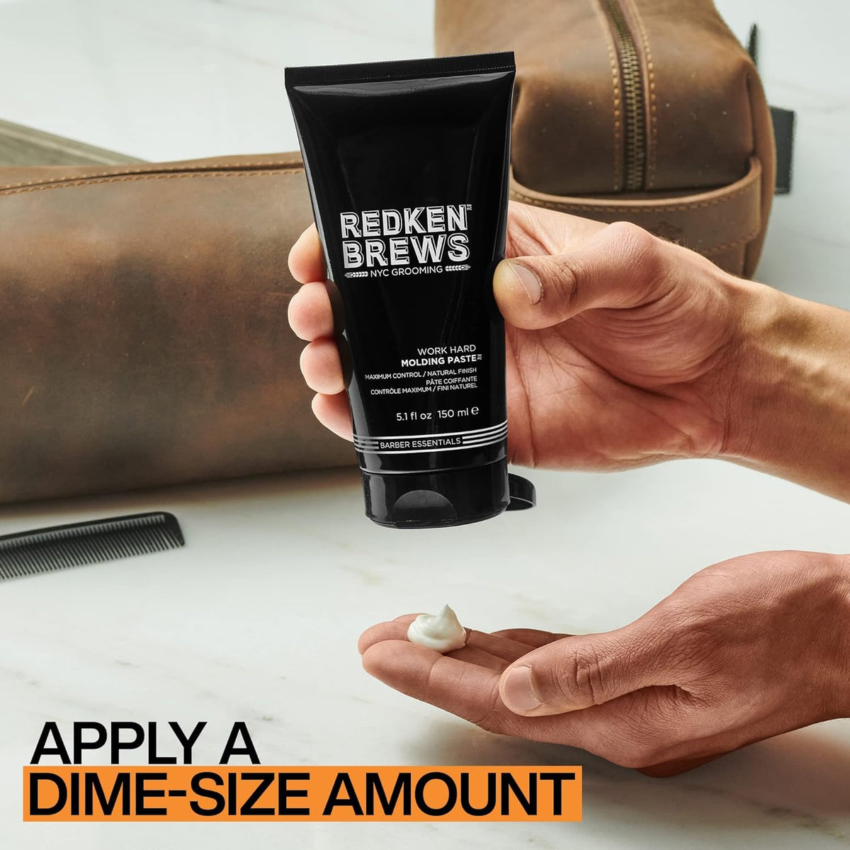 Pâte à Coiffer Redken Brews 170g sur un fond neutre