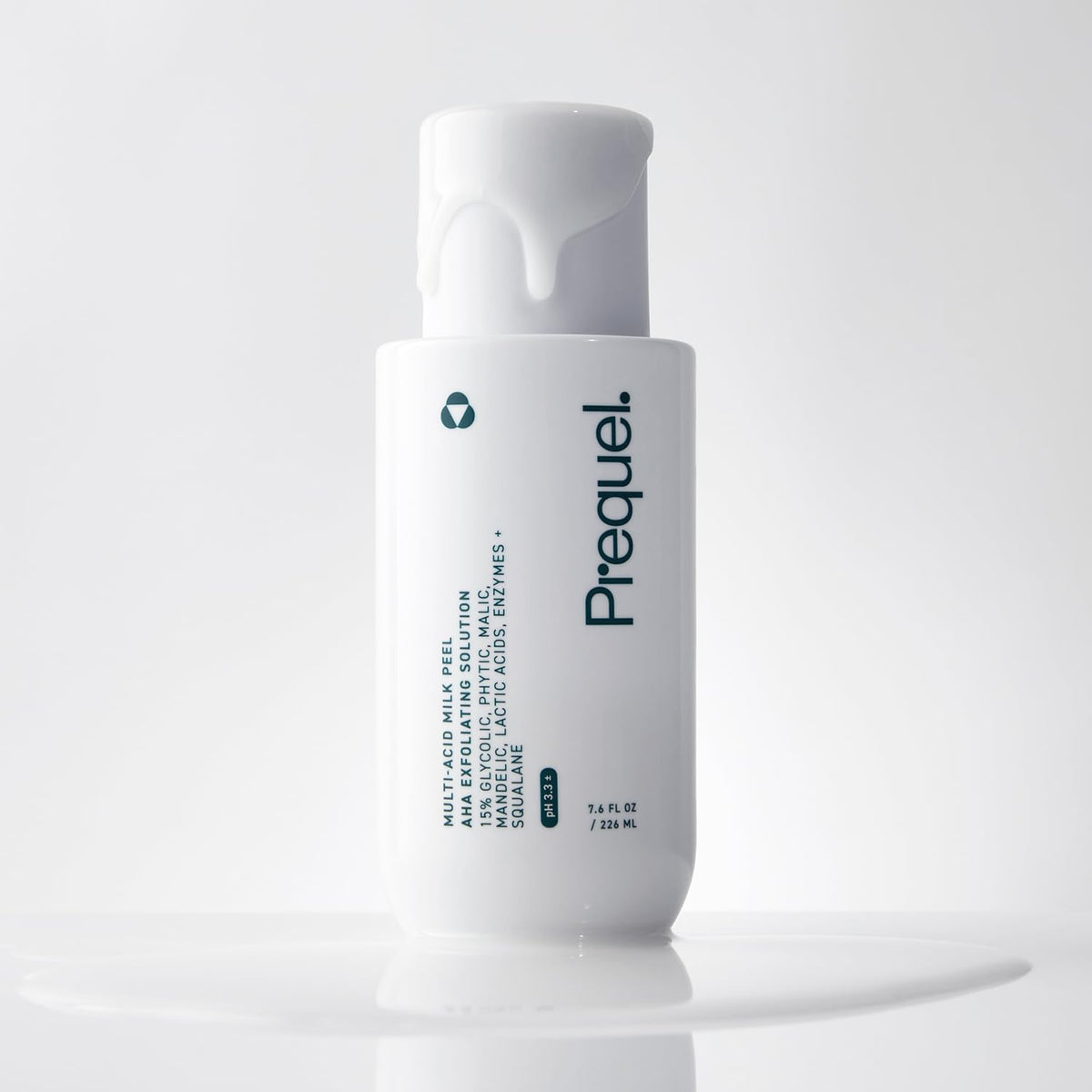 Peeling visage Prequel avec squalane sur un fond neutre