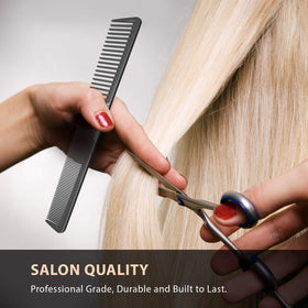 Peigne Bardeau Essentials à côté de produits de coiffure