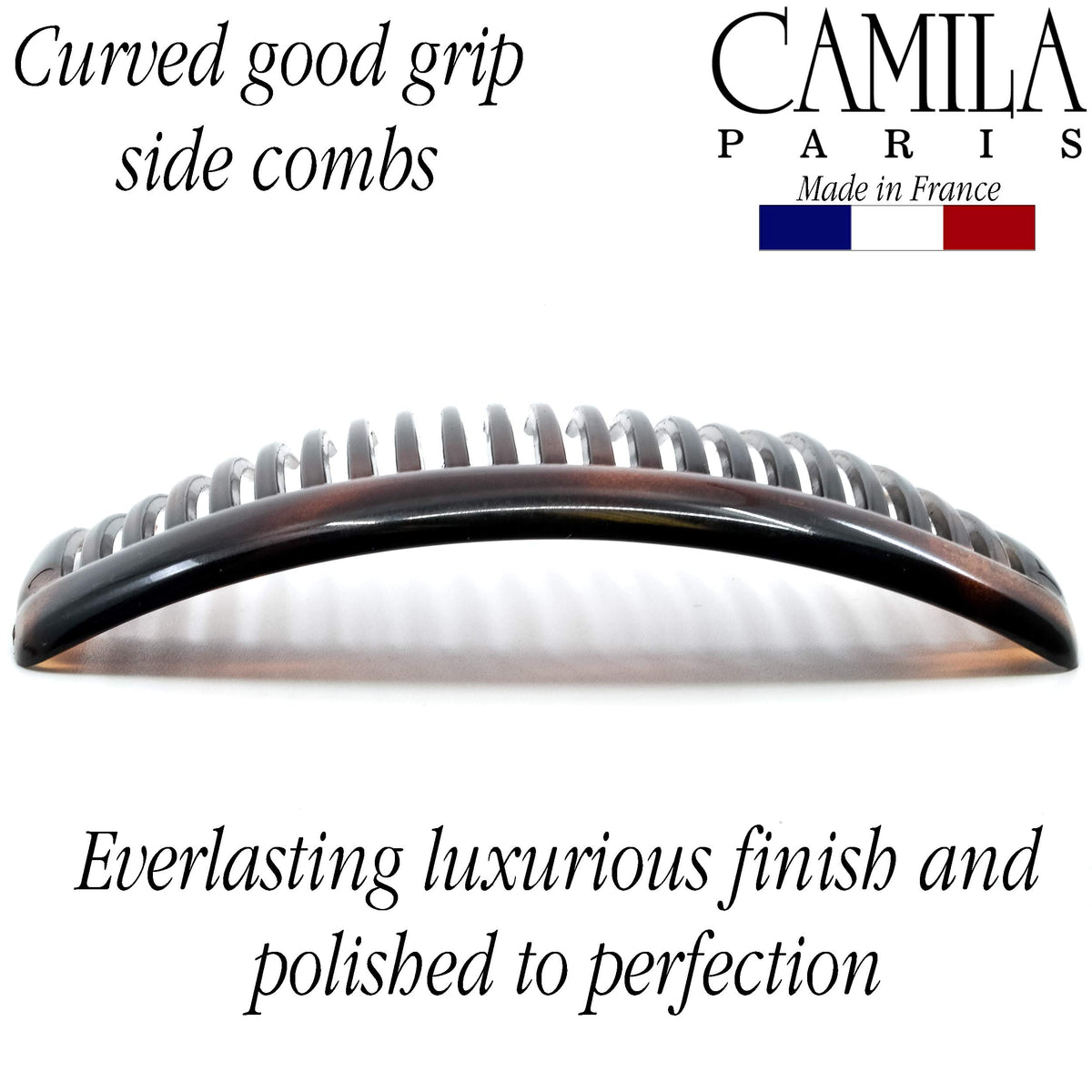 Peigne Camila sur une table avec d'autres accessoires de coiffure