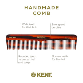 Peigne KENT 16T Tortoise en utilisation sur des cheveux ondulés