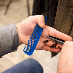 Peigne Soft 'N Style dans un salon de coiffure