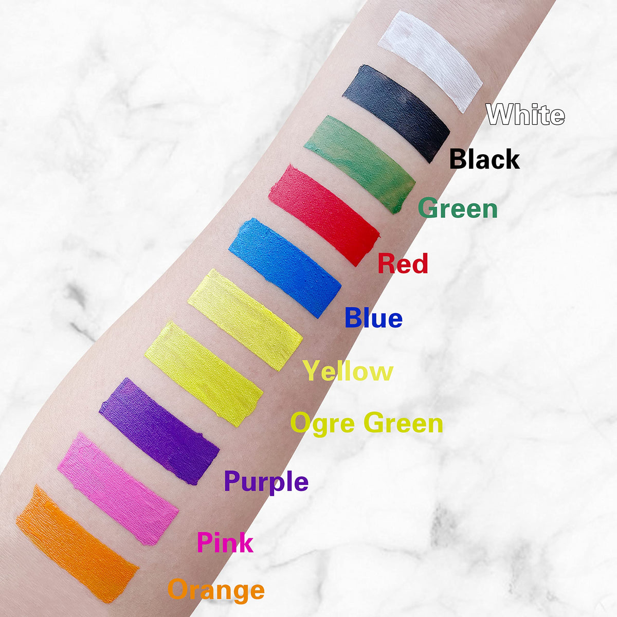 Peinture corporelle noire MEICOLY sur une palette de maquillage