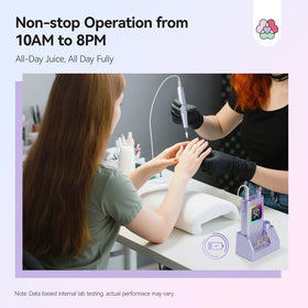Perceuse à ongles SAVILAND utilisée dans un salon de manucure