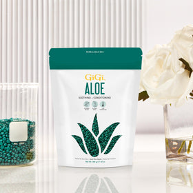 Perles de cire GIGI sur fond blanc