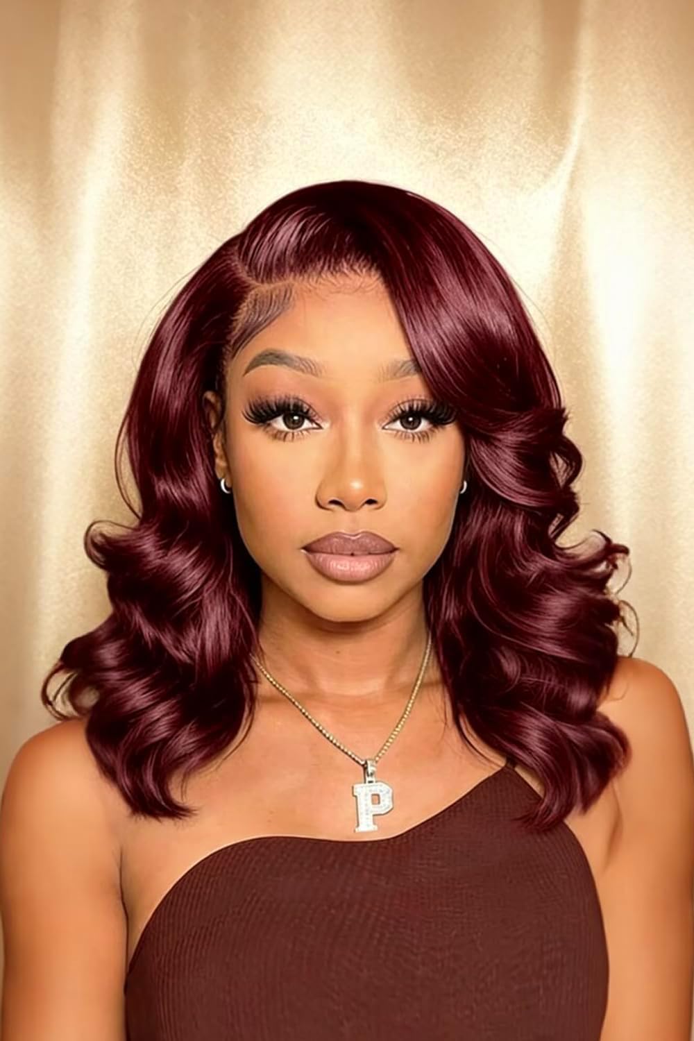 Perruque Bob 99J Bordeaux vue de face avec cheveux brillants