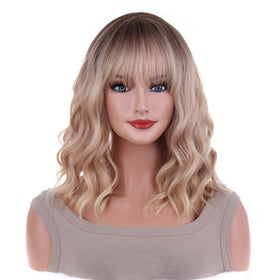 Perruque courte bouclée ombre blonde ANESHE vue de face