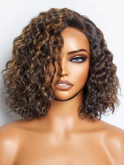 Perruque LUVME HAIR Curly 10" vue de face avec mèches blondes