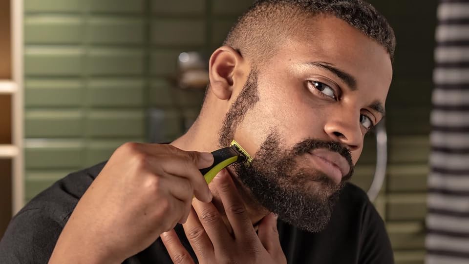PHILIPS OneBlade tondeuse avec accessoires inclus