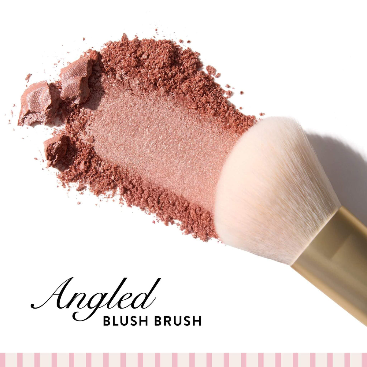 Pinceau à blush LAURA GELLER avec d'autres accessoires de maquillage