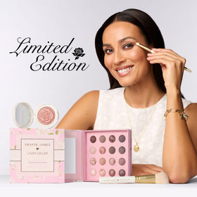 Pinceau à blush LAURA GELLER avec un éclairage naturel