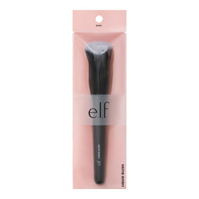 Pinceau à blush liquide e.l.f. avec blush liquide e.l.f. en arrière-plan