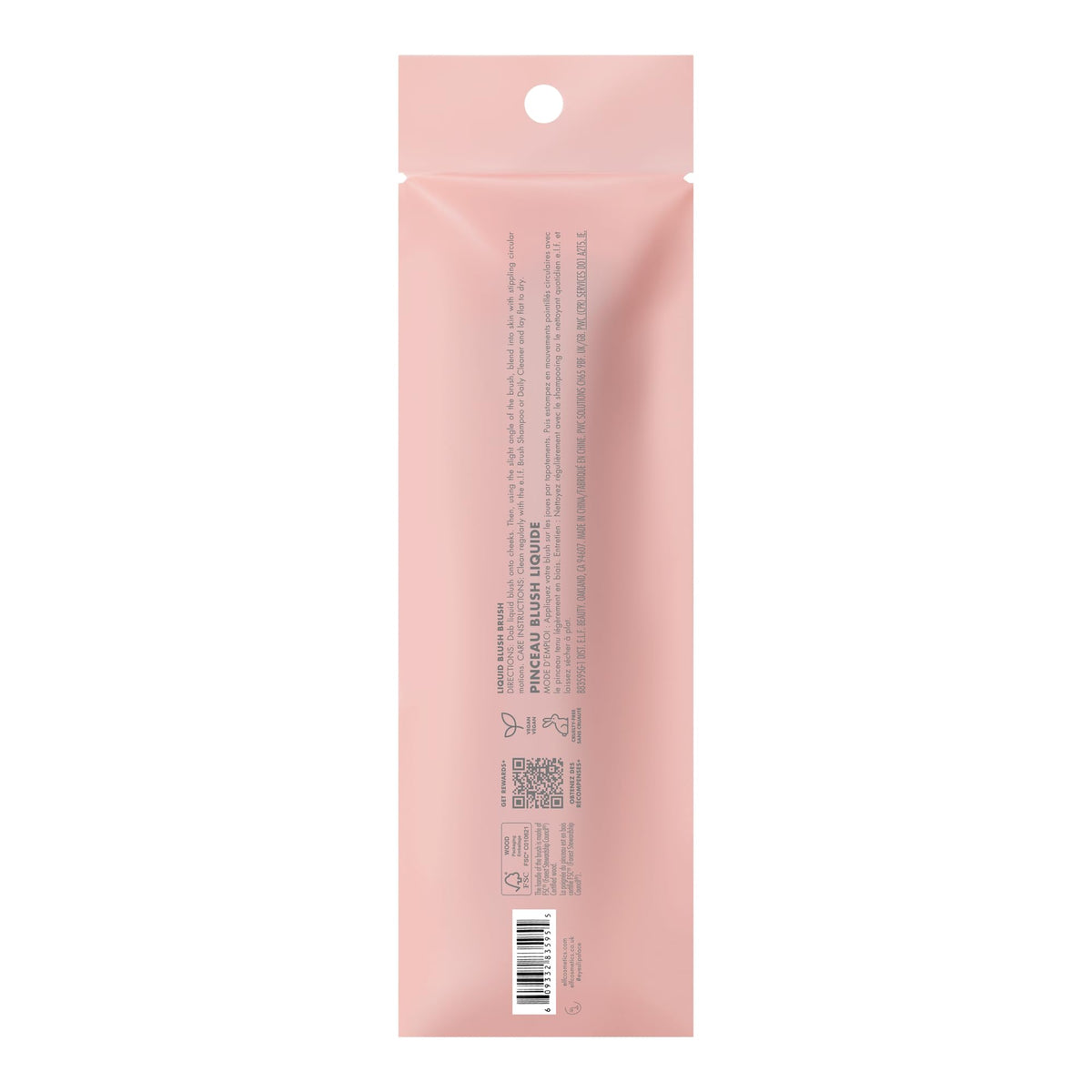Pinceau à blush liquide e.l.f. sur un fond neutre