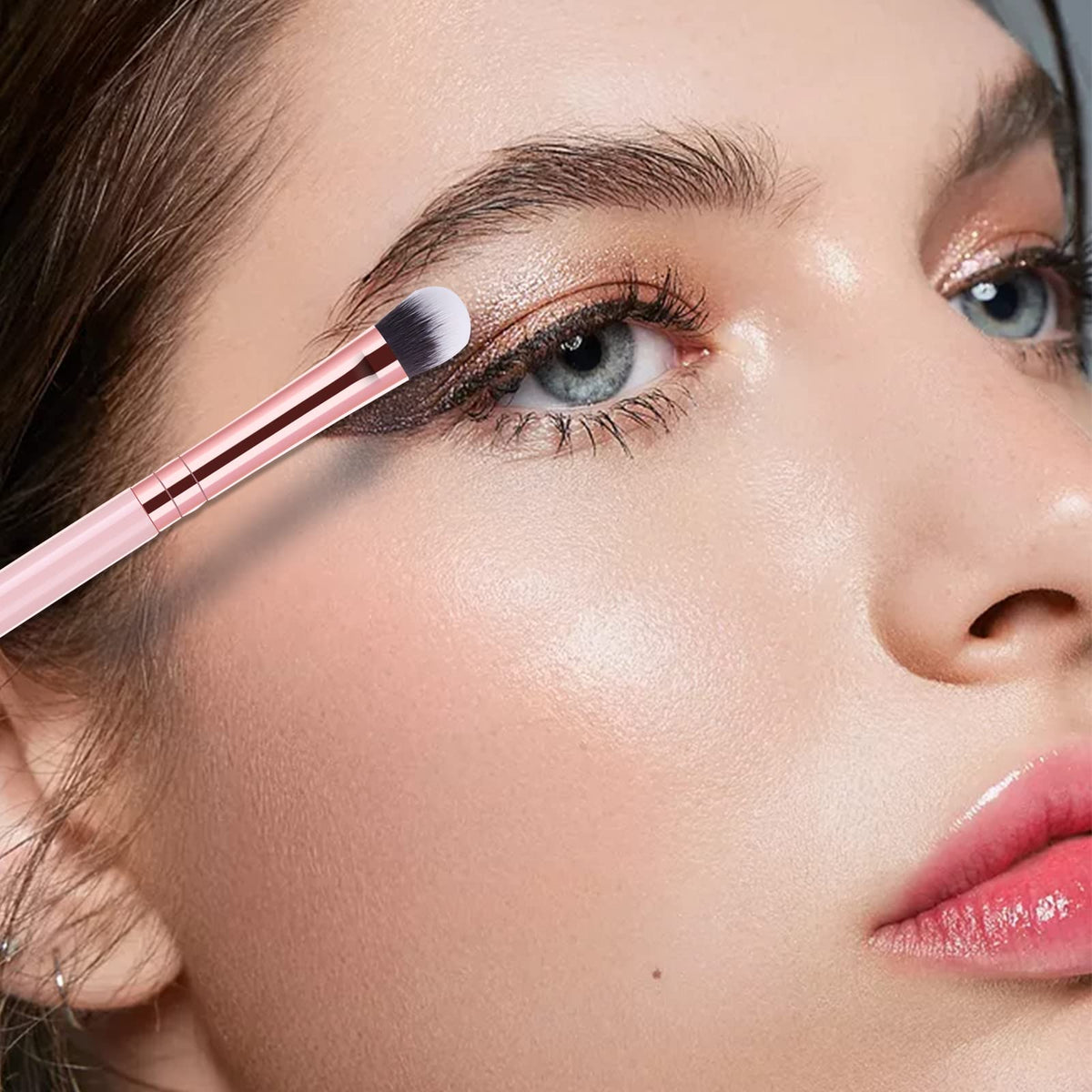 Pinceau à eyeliner MSQ avec finition en or rose