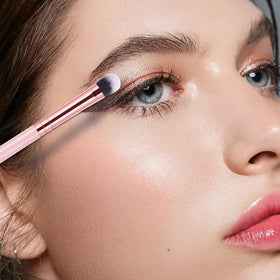 Pinceau à eyeliner MSQ avec finition en or rose