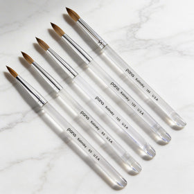 Pinceau à ongles PANA utilisé pour créer des motifs