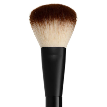 Pinceau à Poudre Pro de NYX vue avant avec poils synthétiques