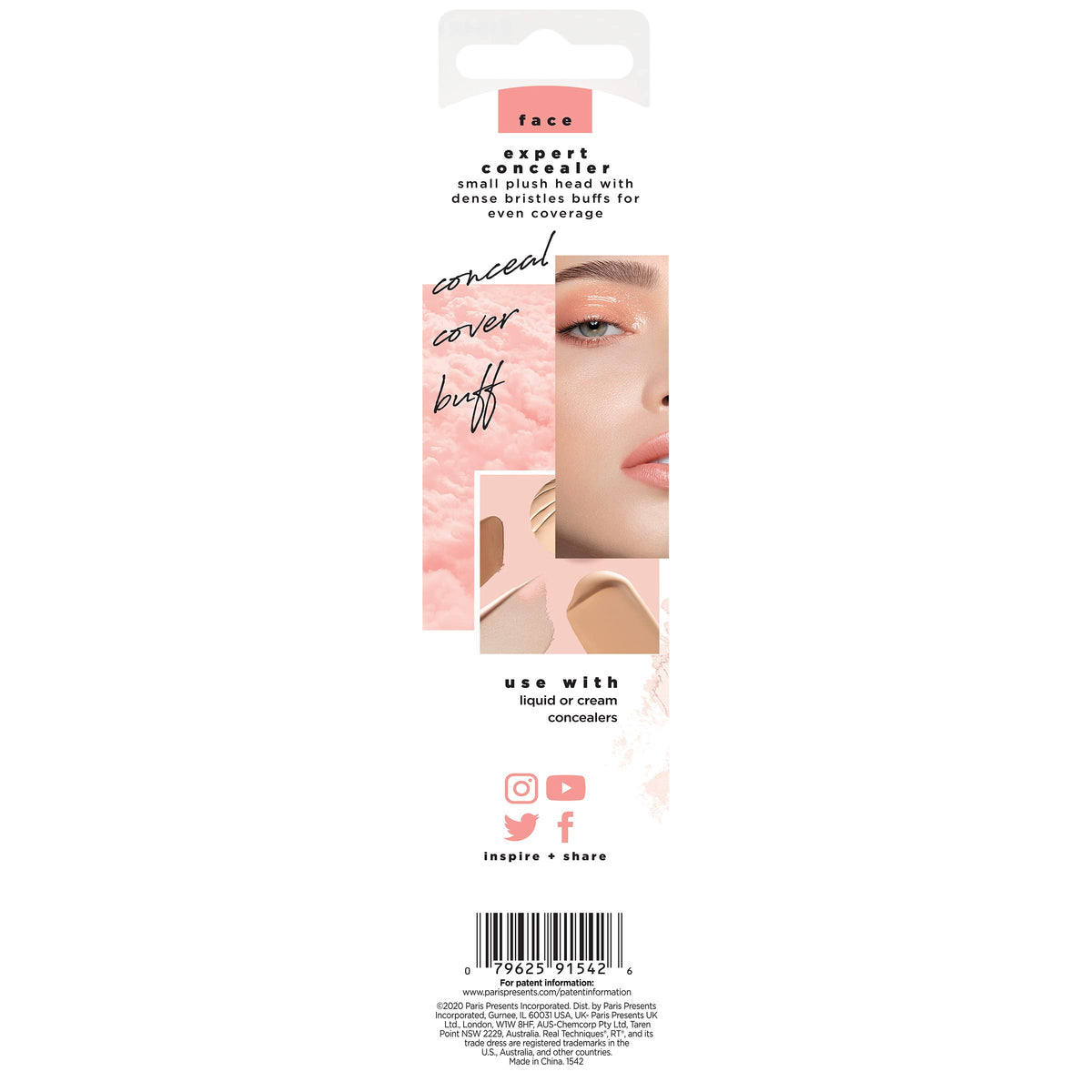 Pinceau Correcteur Expert Real Techniques dans un set de maquillage