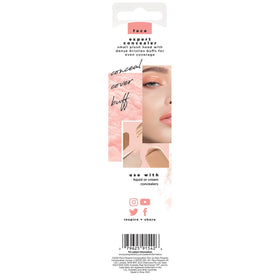 Pinceau Correcteur Expert Real Techniques dans un set de maquillage