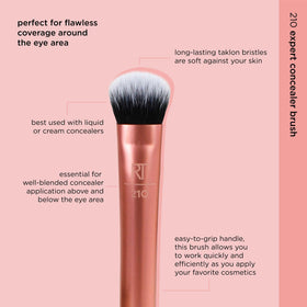 Pinceau Correcteur Expert Real Techniques utilisé sur un maquillage