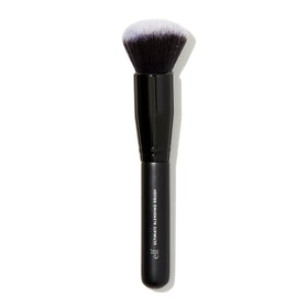 Pinceau de maquillage dôme e.l.f. vue de face avec poils synthétiques