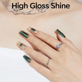 Pinceau du vernis à ongles gel pailleté vert pastel pour application
