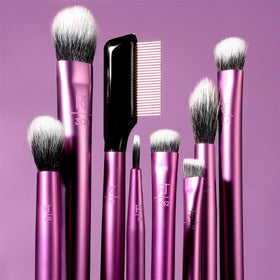 Pinceau estompeur 332 de Real Techniques montrant sa texture