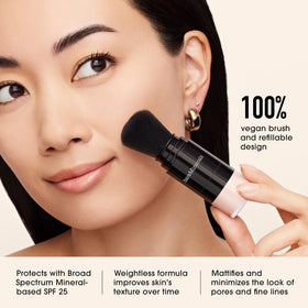 pinceau Full Flawless Face avec la poudre fixante