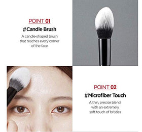 Pinceau JUNG SAEM MOOL avec poudre sur un fond de maquillage