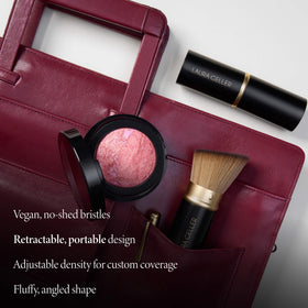 Pinceau Kabuki LAURA GELLER dans une trousse de maquillage