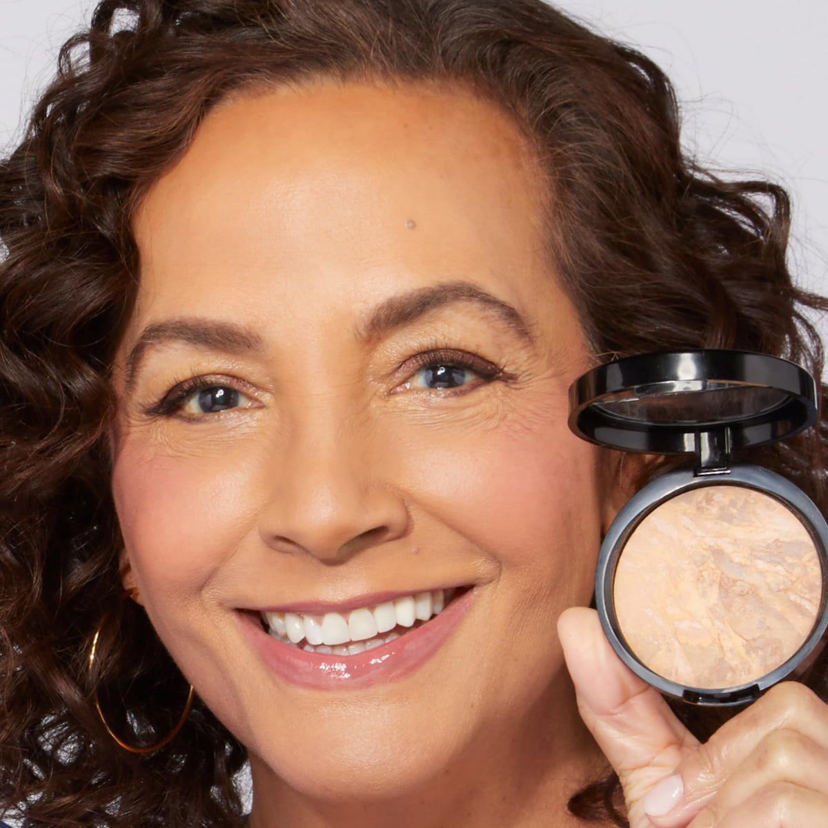 Pinceau kabuki rétractable pour application de maquillage