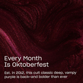 Pinceau large du vernis OPI Every Month is Oktoberfest, permettant une application uniforme