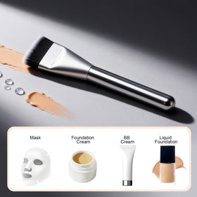 Pinceau plat de fondation BEAUTYFACTOR en utilisation sur le visage