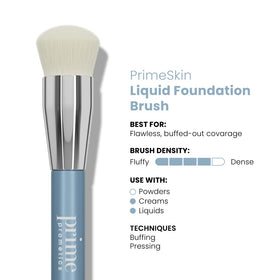 Pinceau PrimeSkin en utilisation sur le visage d'une femme