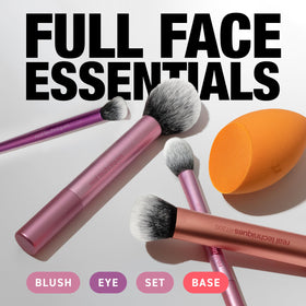Pinceau RT400 Blush Brush de Real Techniques en gros plan