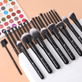 Pinceaux de maquillage DUcare dans leur emballage recyclable
