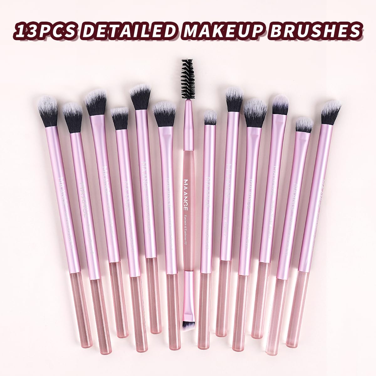Pinceaux de maquillage MAANGE disposés sur une table