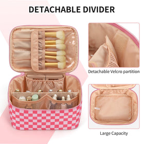 Pinceaux de maquillage rangés dans le sac OCHEAL