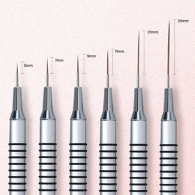 Pinceaux de nail art Komall dans leur emballage