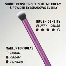 Pinceaux et éponges Real Techniques dans une trousse de maquillage