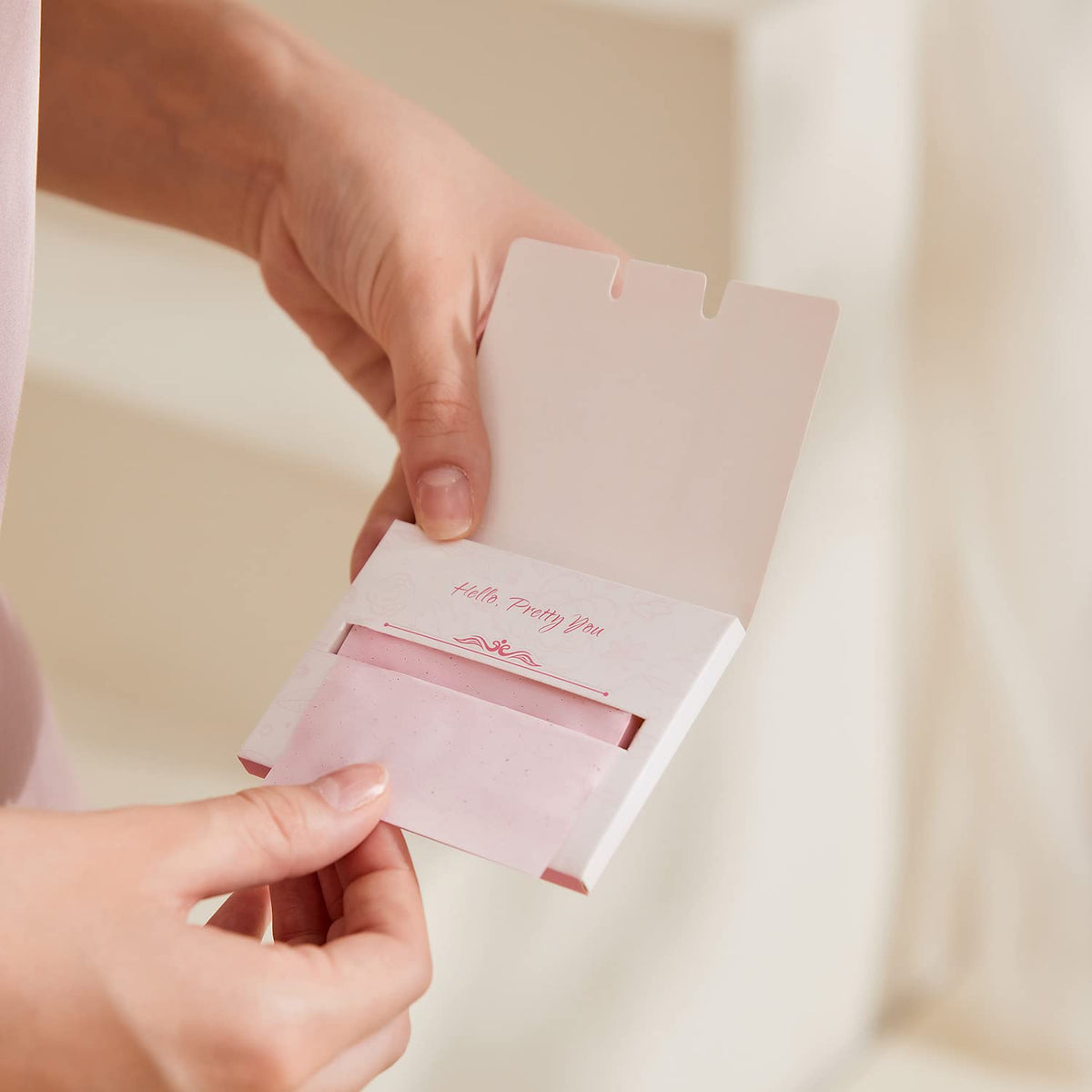 PleasingCare feuilles matifiantes dans un sac à main