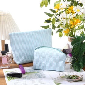 Pochette Huhumy présentée comme cadeau avec un ruban