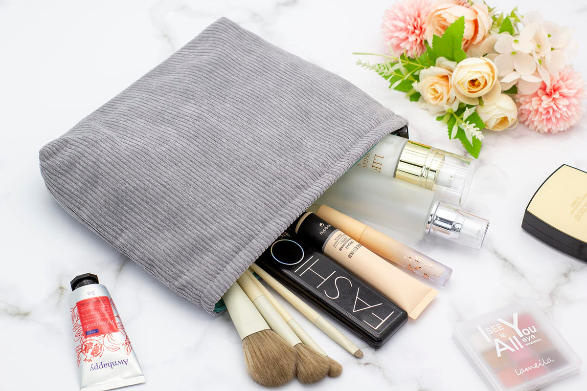 Pochette PAZIMIIK avec accessoires de voyage