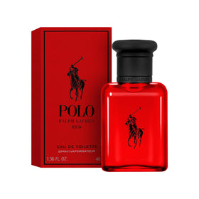 Polo Red avec des éléments de luxe en arrière-plan