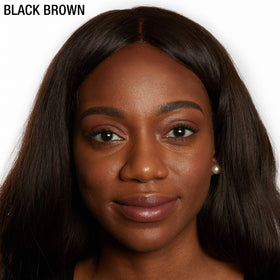 Pomade à sourcils MAYBELLINE posée sur une table