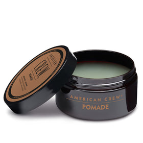 Pommade AMERICAN CREW 118g avec des cheveux coiffés