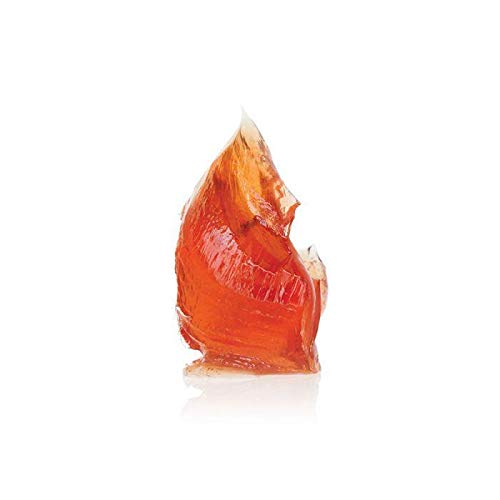 Pommade UPPERCUT DELUXE sur une coiffeuse avec peigne